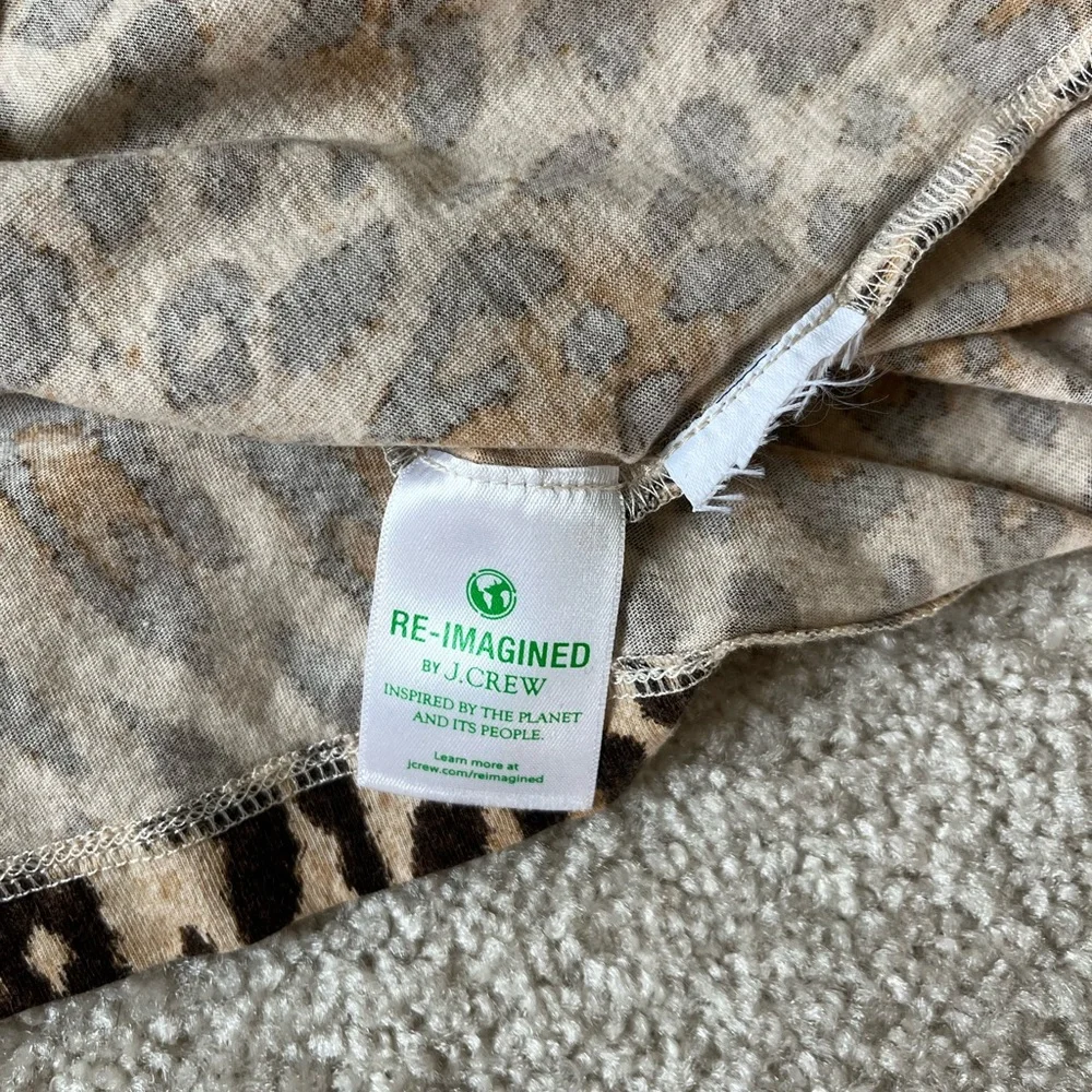 J. Crew Women’s Leopard Print Tissue Turtleneck Top size Small Like New! - Picture 2 of 4